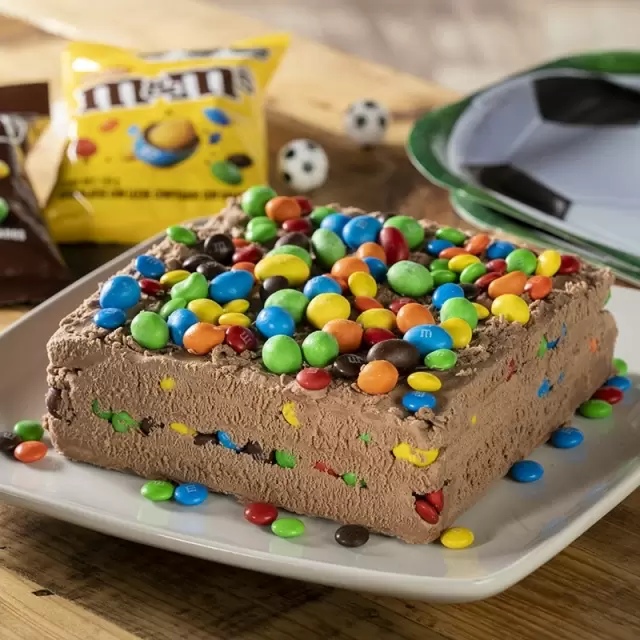 Pastel helado con M&M'S