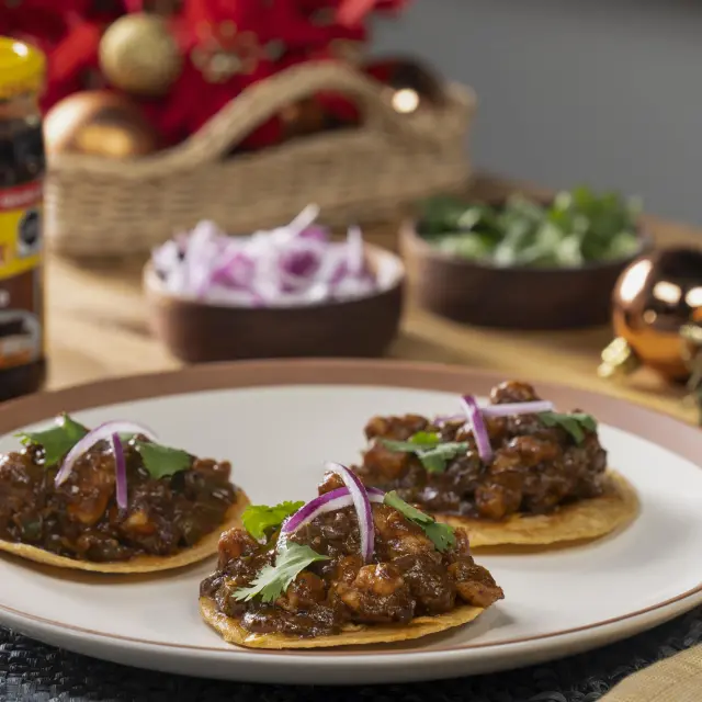 Tostadas de Camarão com Mole