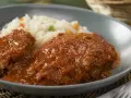 Pork spine in red sauce