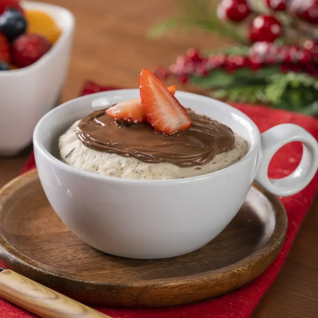 Bolo de caneca de banana com Nutella