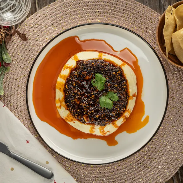 Queso panela con salsa macha