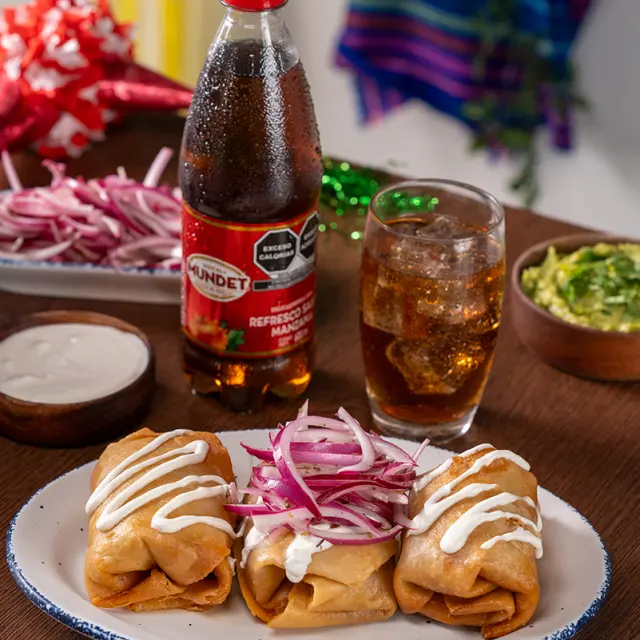 Chimichangas con Chilorio - Chata México