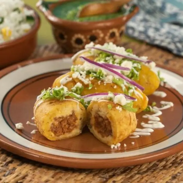 Molotes recheados com carne