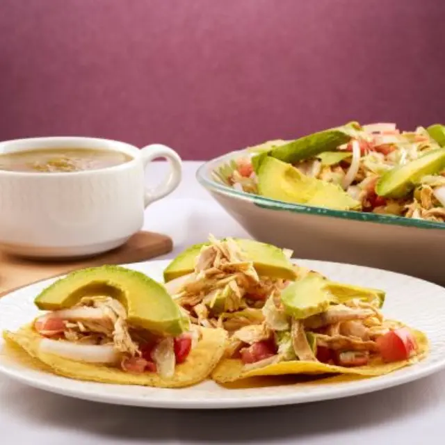 Tostadas de salpicón de peru