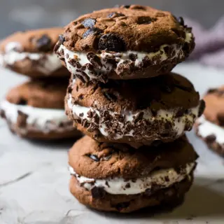 Sanduíche de sorvete de brownie