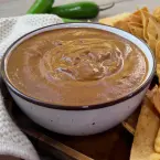 Molho negro de pimenta serrano