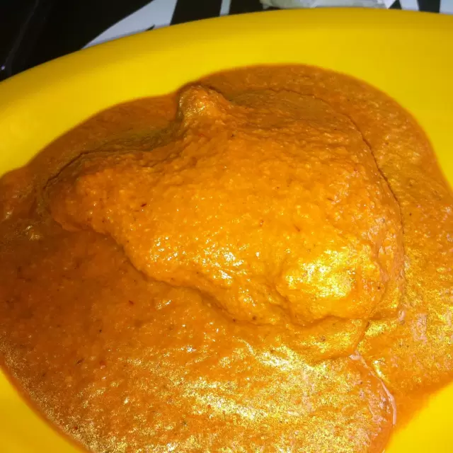 Pollo Encacahuatado