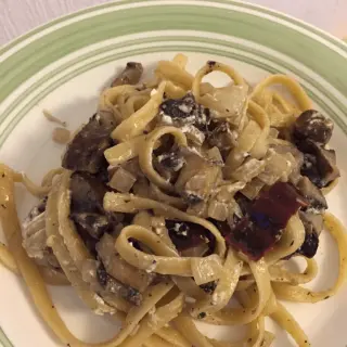 Massa com Portobello Picante