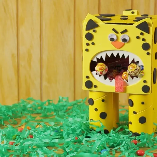 How to make a leopard candy holder