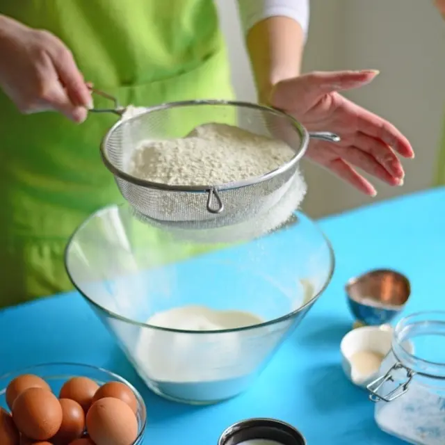 Como Peneirar Ingredientes Secos