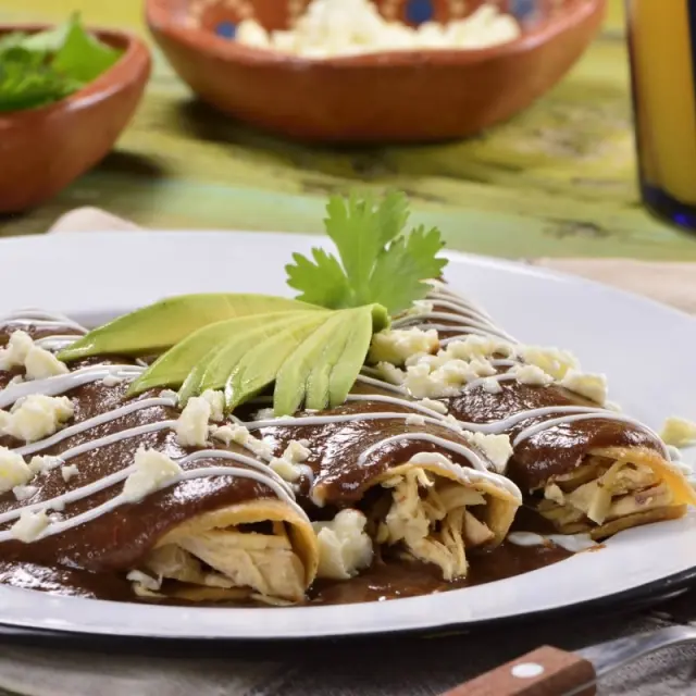 Comida por peso, rápida, barata y polémica