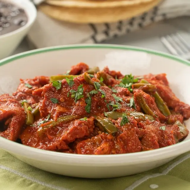 Comida por peso, rápida, barata y polémica