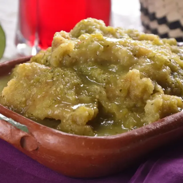 7 must-try recipes with chicharrón in green and red sauce