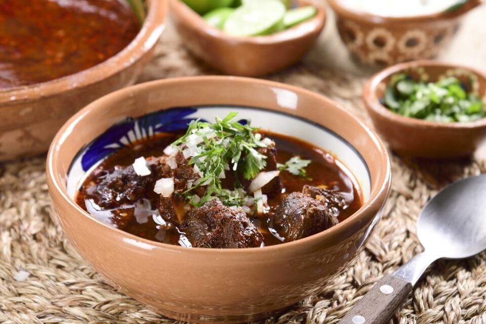 Birria, pozole y pancita para vencer el frío