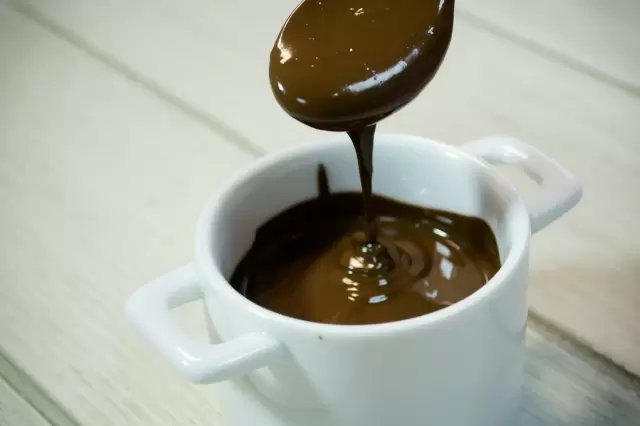 Descubre cómo derretir chocolate en el microondas