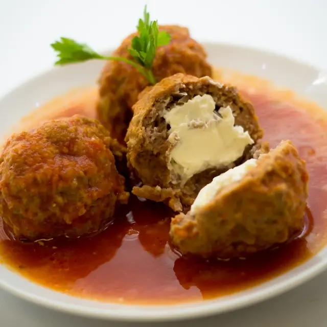 Como rechear Almôndegas de Queijo