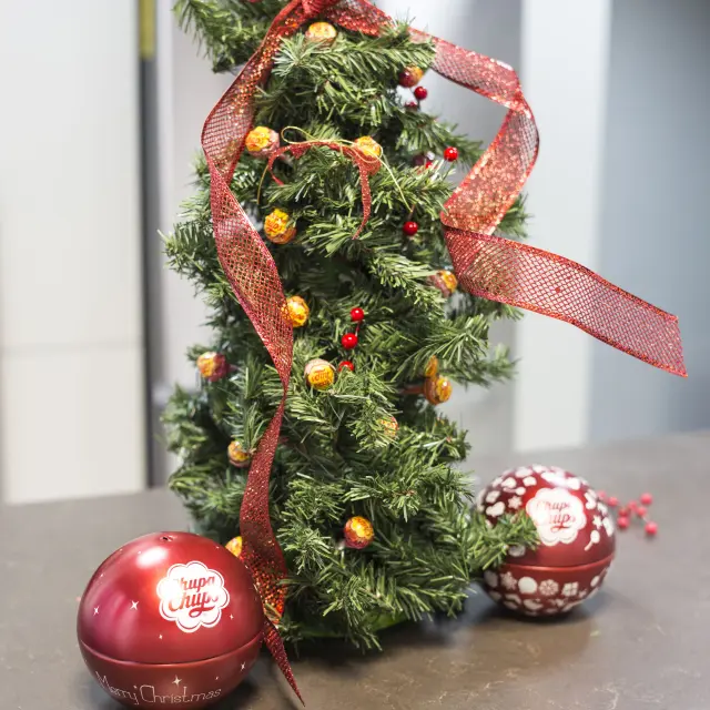 How to Make a Christmas Centerpiece