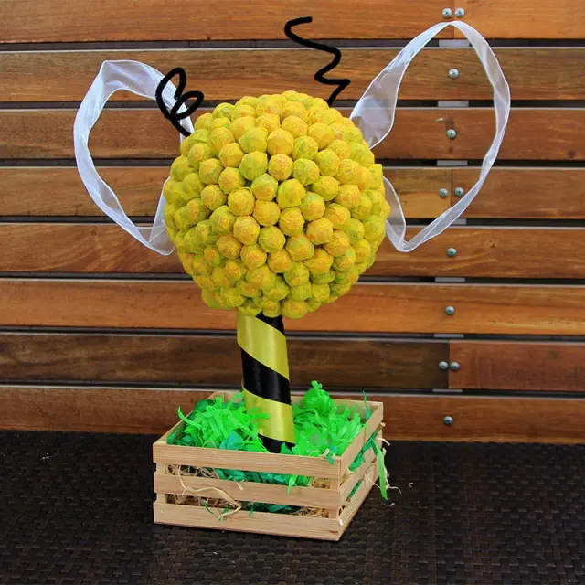 How to Make a Centerpiece for a Baby Shower