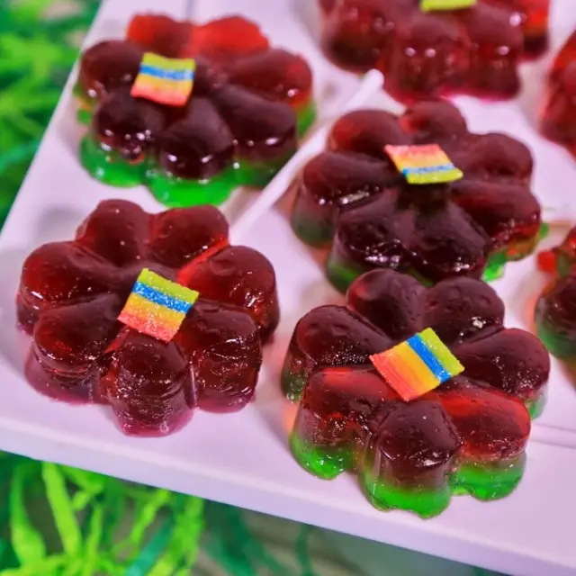 How to Make Colorful Gelatins