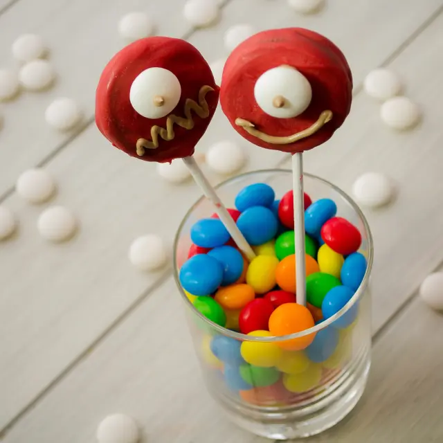 How to Make Cookie Pops for Kids' Parties